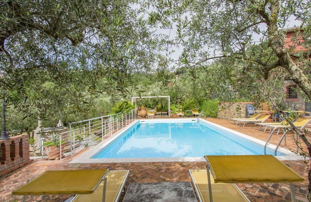 Lovely apartment for 2 people with hot tub, WIFI, A/C, pool, TV, patio, pets allowed and parking
