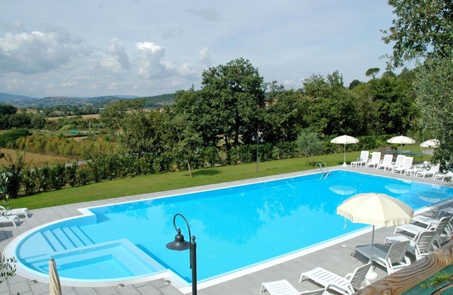 Lovely apartment in villa for 8 guests with A/C, WIFI, pool, TV, patio and parking