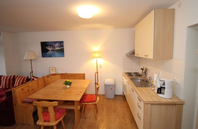 Lovely apartment for 8 guests with WIFI, TV, balcony and parking