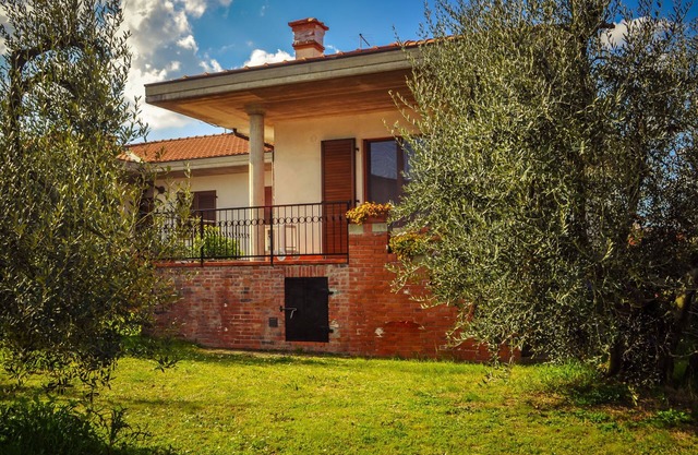 Lovely apartment for 4 people with WIFI, TV, patio and parking, close to Arezzo