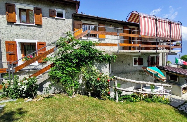 Lovely apartment for 6 people with WIFI, TV, patio and pets allowed