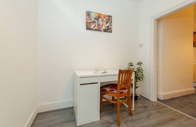 Lovely Apartment 2 Minutes Walk From Crosby Beach