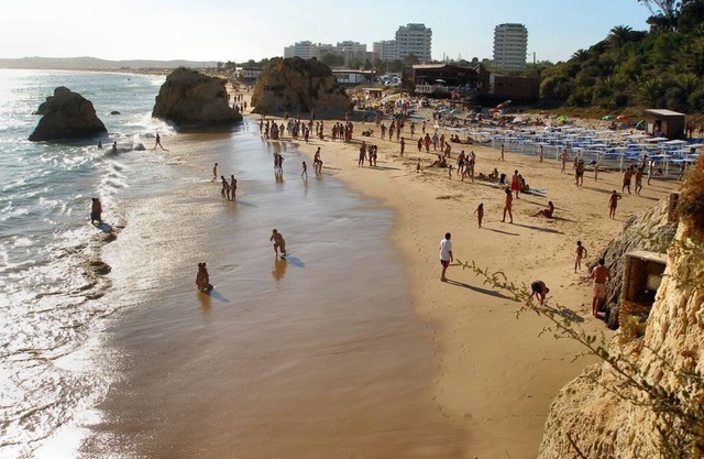Lovely Apartment Alvor With Sea Views And Roof Top Communal Pool