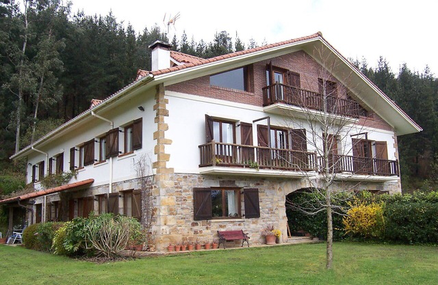 Lovely apartment for 4 people with WIFI, TV, patio and parking