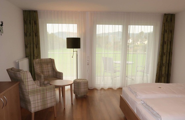 Lovely apartment for 2 guests with WIFI, TV, balcony and parking
