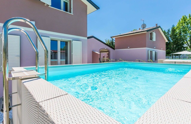 Lovely apartment for 7 people with private pool, A/C, WIFI, TV, terrace, pets allowed and parking