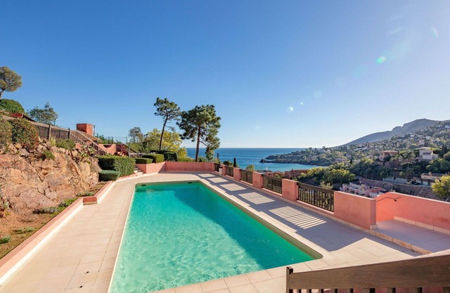 Lovely apartment for 4 people with pool, A/C, WIFI and TV