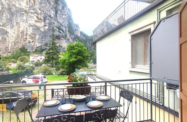 Lovely apartment for 4 guests with WIFI, TV, patio and parking
