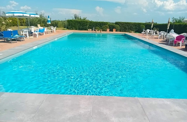 Lovely apartment for 4 people with WIFI, pool, pets allowed and parking
