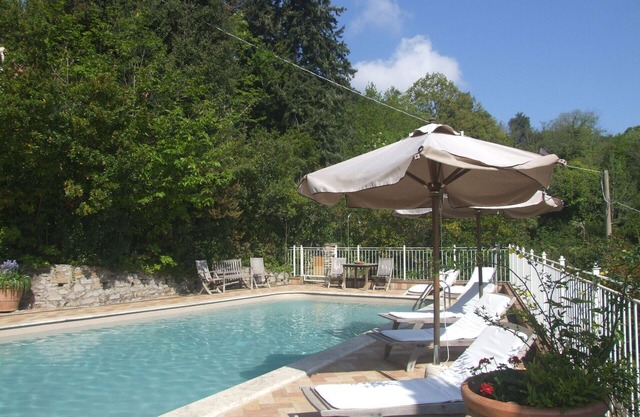 Lovely apartment for 5 guests with pool, WIFI, TV, patio and parking
