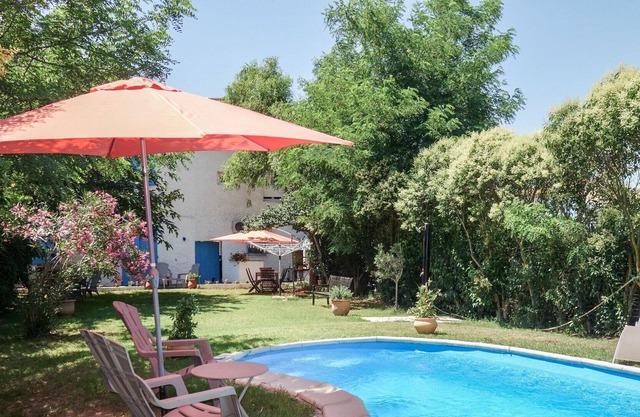 Lovely apartment for 6 guests with WIFI, A/C, private pool, TV, patio, pets allowed and parking