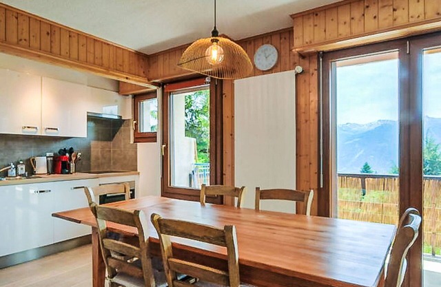 Lovely apartment for 7 guests with WIFI, TV and balcony