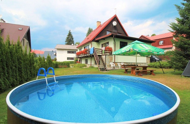 Lovely apartment for 8 people with WIFI, pool and TV