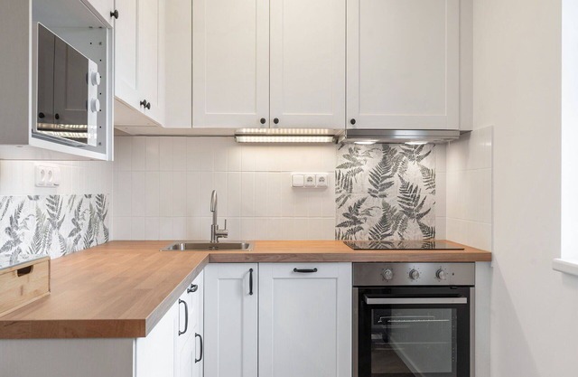 Lovely apartment for 8 people with WIFI, TV, patio, pets allowed and parking