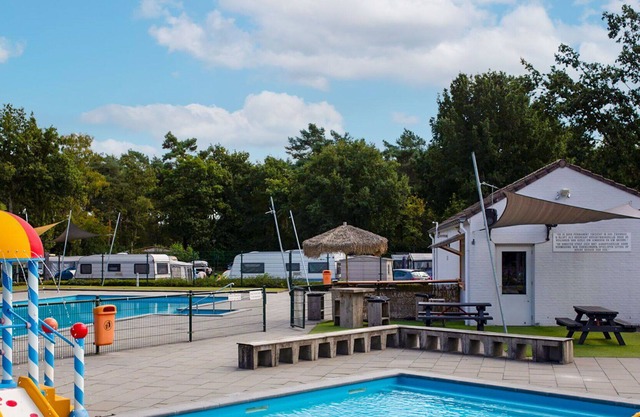 Lovely apartment in villa for 6 people with pool, TV, terrace, pets allowed and parking