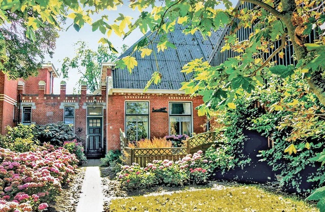 Lovely apartment in Saaxumhuizen