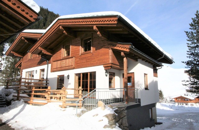 Lovely apartment in villa for 9 people with WIFI, TV, terrace and parking