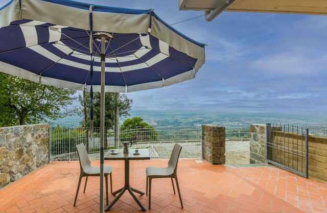 Lovely apartment for 2 people with WIFI, pool, TV, terrace, pets allowed and parking