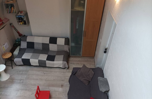 Lovely apartment with high ceilings near Montmartre.