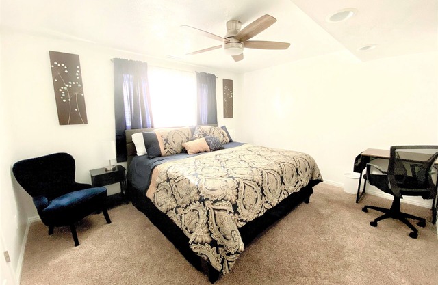 Lovely Basement Suite-2 bedrooms/1 bath with FULL kitchen and laundry!