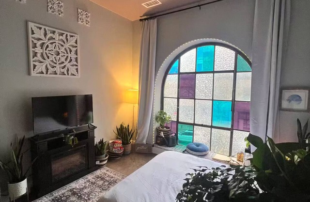 Lovely Bohemian Loft Downtwn, Amphitheater,Seaside Park,Metro North,2-10min walk