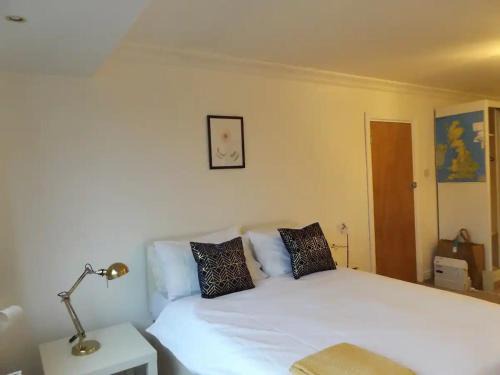 Lovely Bright Room in Coventry