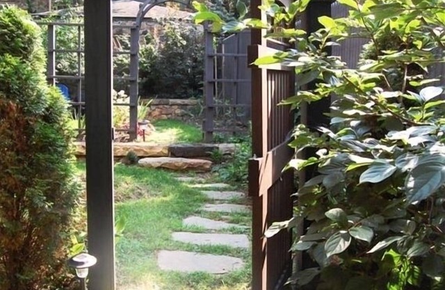 Lovely C.1890 Flat with Garden in Historic Downtown
