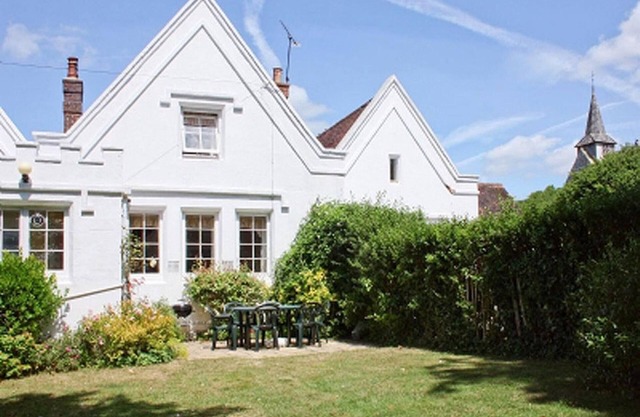 Lovely, cosy, village cottage in a beautiful quiet area of the South Downs