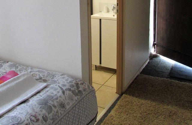 Lovely cottage for 4 with private pool & stunning views
