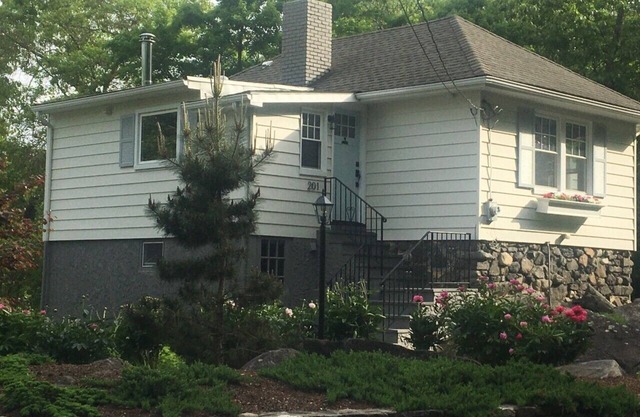 Lovely cottage, ideal location