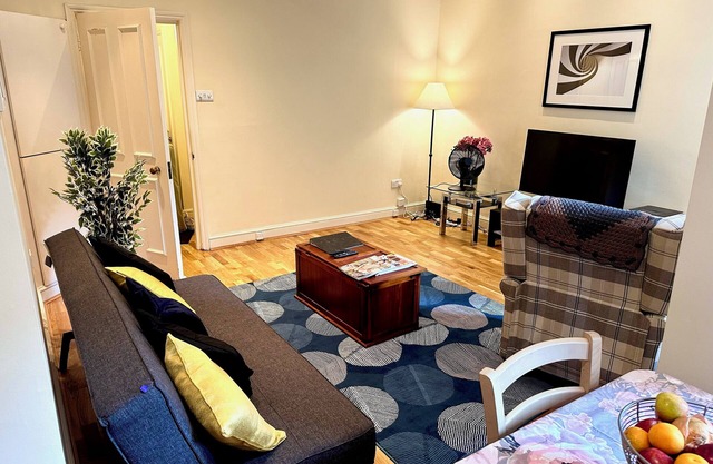Lovely Cozy Vintage Apartment by Kensington