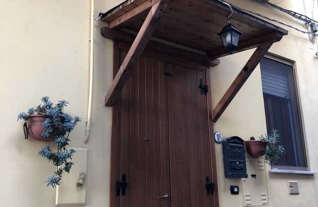 Lovely detached cottage in the center of the village
