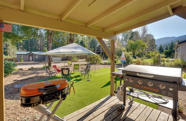 Lovely Detroit Home w/Deck - Walk to Town!