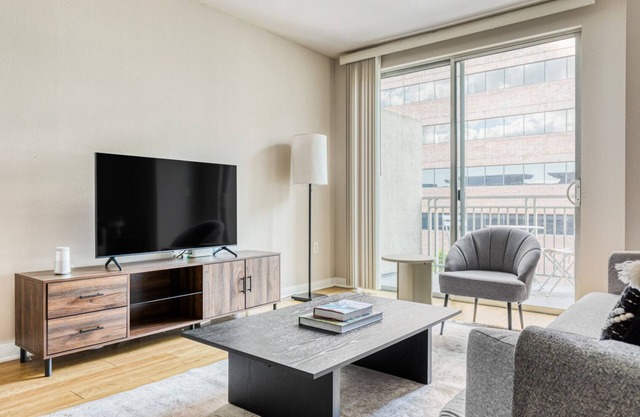 Lovely Downtown 1BR w/Pool, W/D & Gym, near 7th St Metro, by Blueground