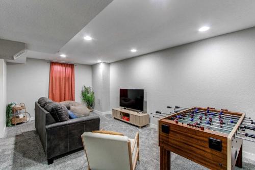 Lovely family home in Northglenn with fenced yard and bonus room