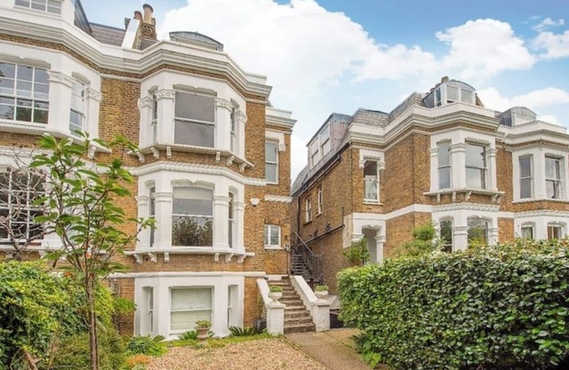 Lovely flat near Wimbledon – perfectly located with private garden