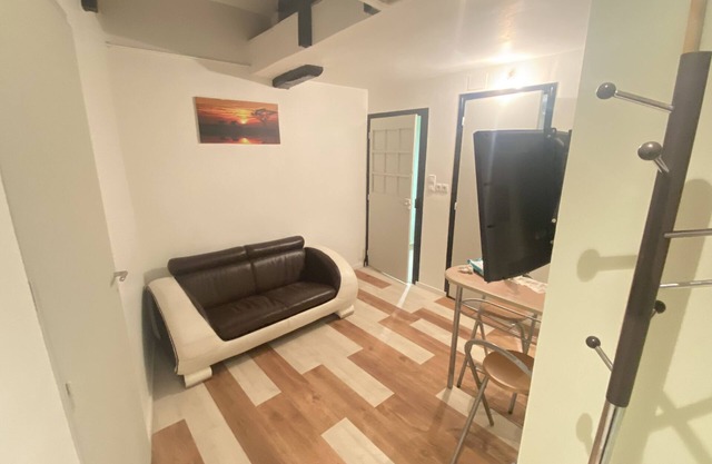 Lovely furnished Studio 15 minutes from Etampes and close to all amenities!
