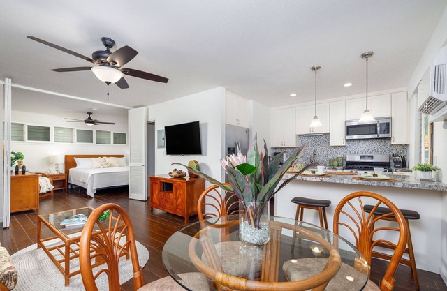 🌴Lovely garden unit with partial ocean view from the lanai. Well equipped🌴