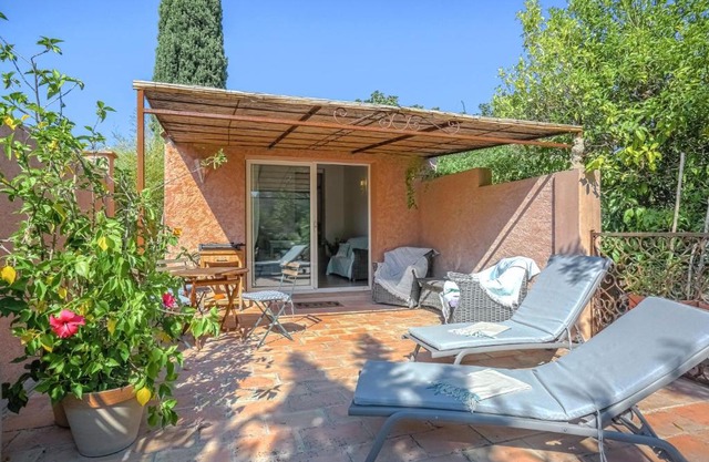 Lovely Holiday Home in Grimaud near Seabeach