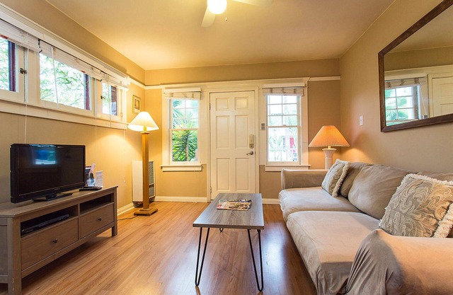 Lovely Hollywood Retreat with Porch & Garden