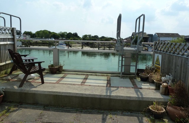 Lovely home by the rivernFree parking space