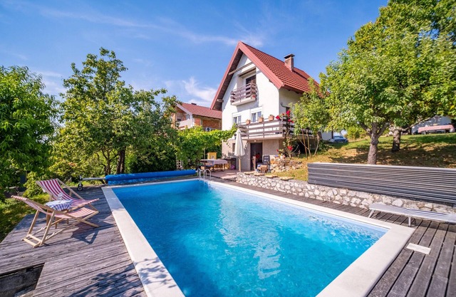 Lovely home in Cerovac Vukmanicki