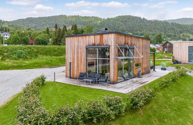 Lovely home in ål with house sea view