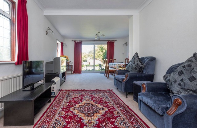 Lovely home in Ilford with parking