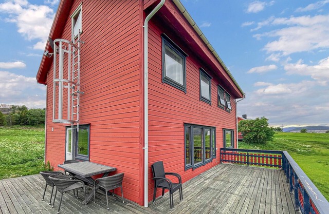Lovely home in Kongshus with sauna