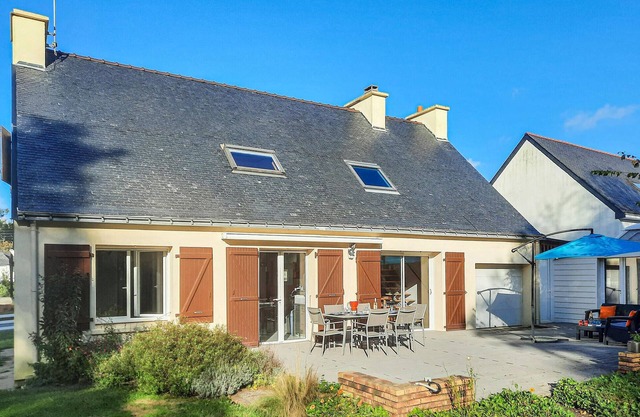 Lovely home in Moelan sur Mer with WiFi