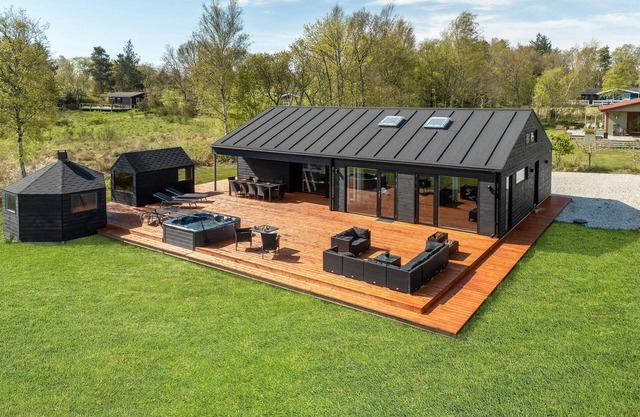 Lovely home in ørsted with WiFi