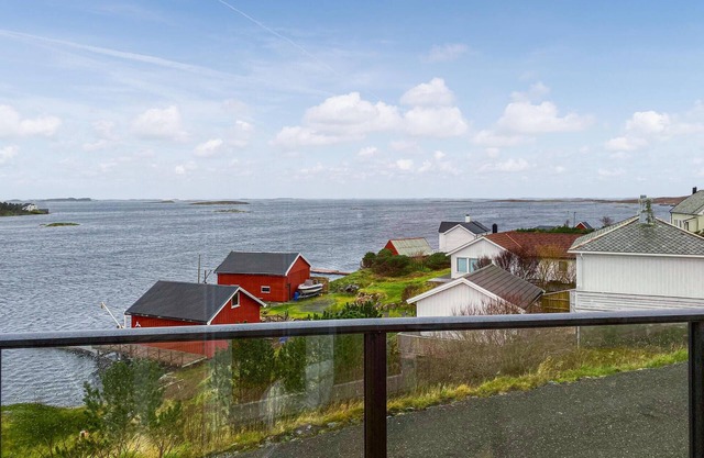 Lovely home in Smøla with kitchen