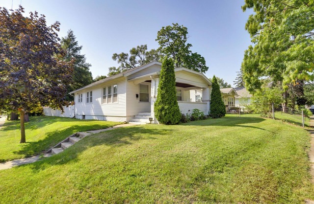 Lovely Home in South Bend: Walk to Notre Dame!