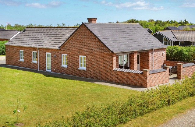 Lovely home in Tarm with kitchen
